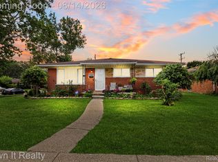 26321 Midway St, Dearborn Heights, MI 48127