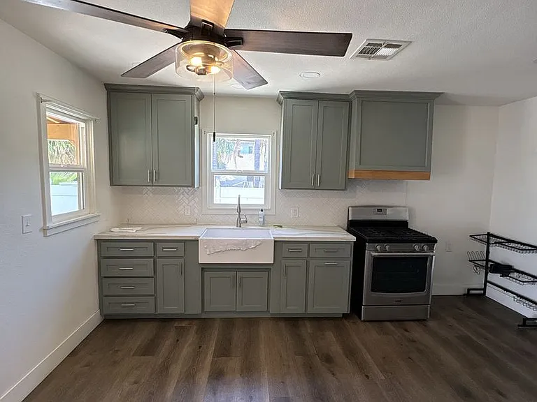 151 N Villa Ave — Photo 4