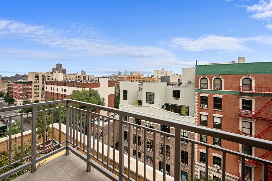 2nd image of 444 Manhattan Ave APT 8D