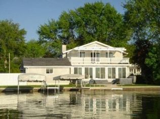 201 Park Ave, Pewaukee, WI 53072