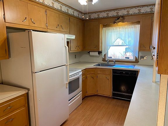 5th image of 25 Hillcrest St