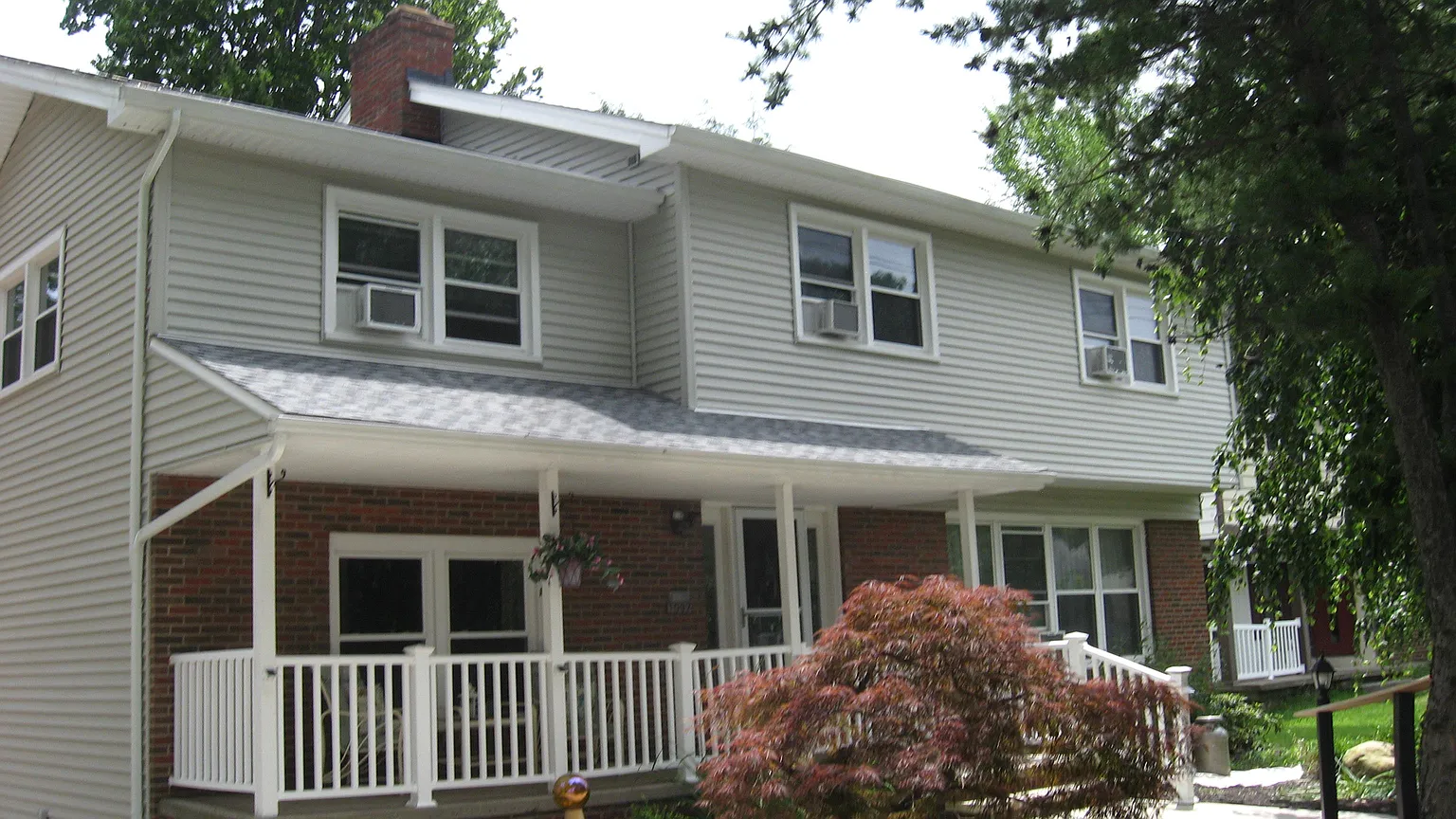 1097 S Green Rd photo 1
