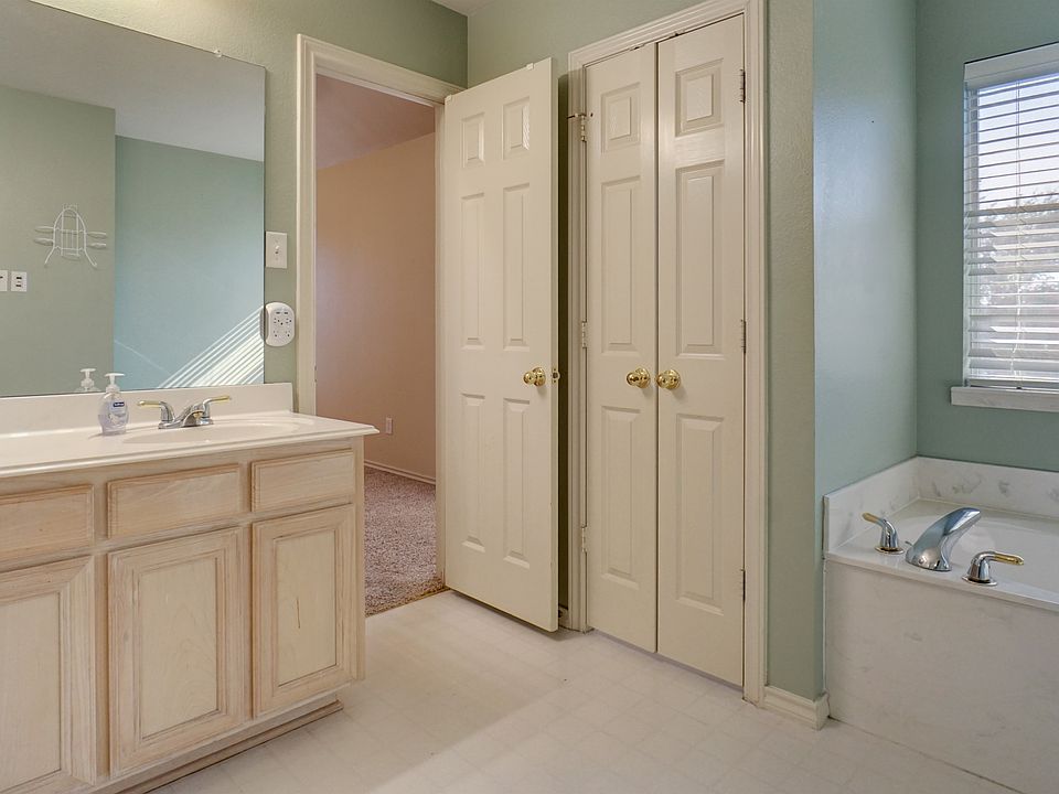 1st image of 909 Friar Dr