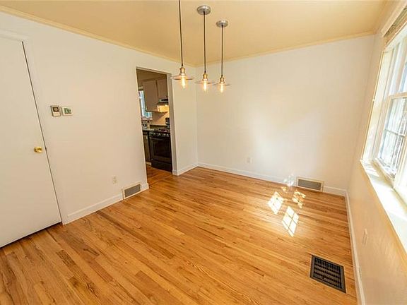4th image of 136 Donley Dr