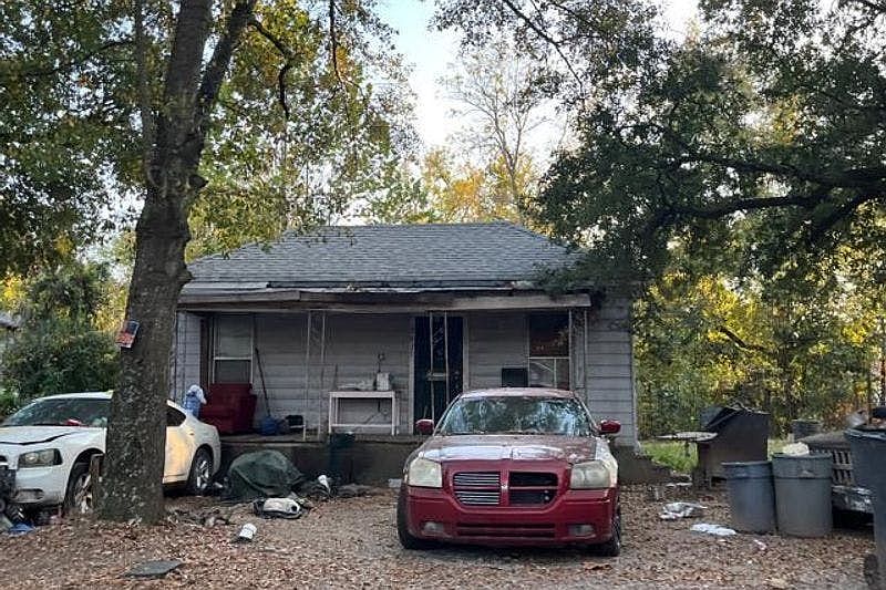 1st image of 2935 Woodford St