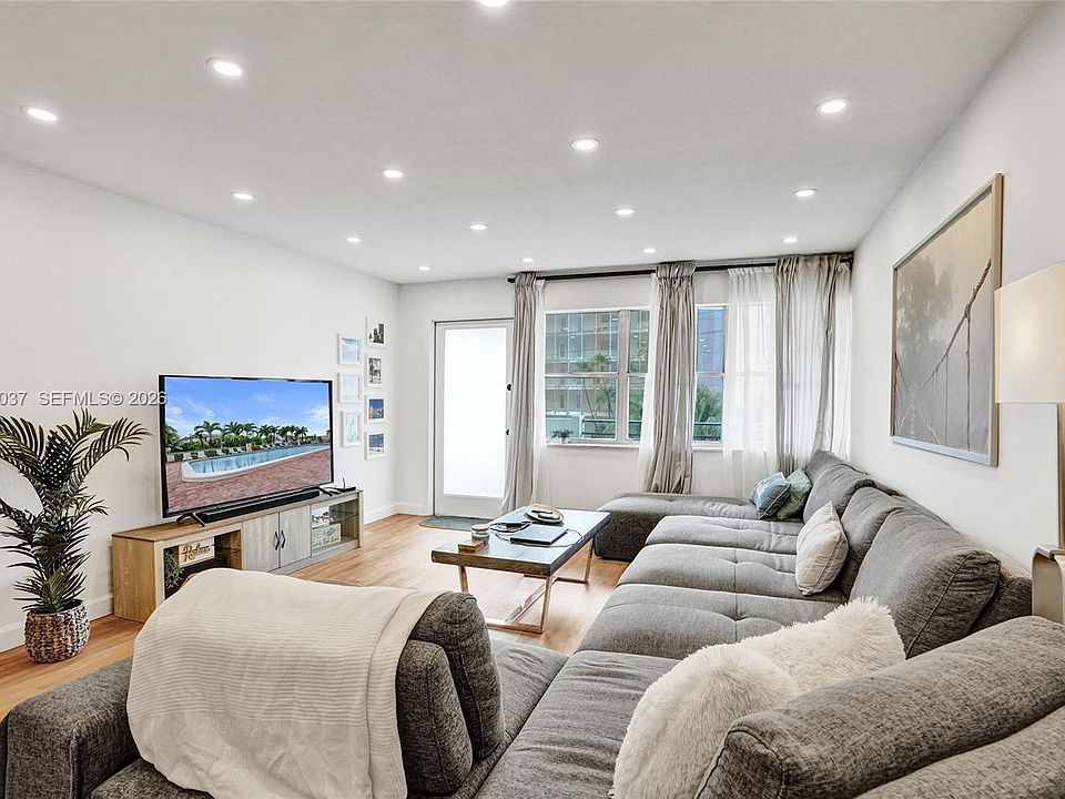 1st image of 401 Golden Isles Dr APT 302