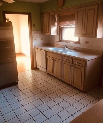 3rd image of 7061 W Kedzie St