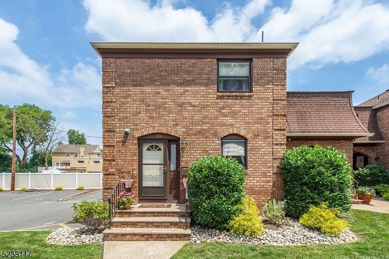 682 Bloomfield Ave, West Caldwell, NJ 07006 Zillow
