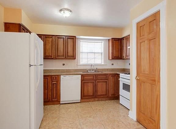 5th image of 6129 Catina St