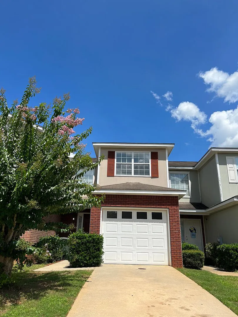 Available NOW - 139 S. Springview — Photo 1