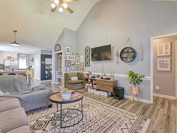 3rd image of 603 Ezra Ct