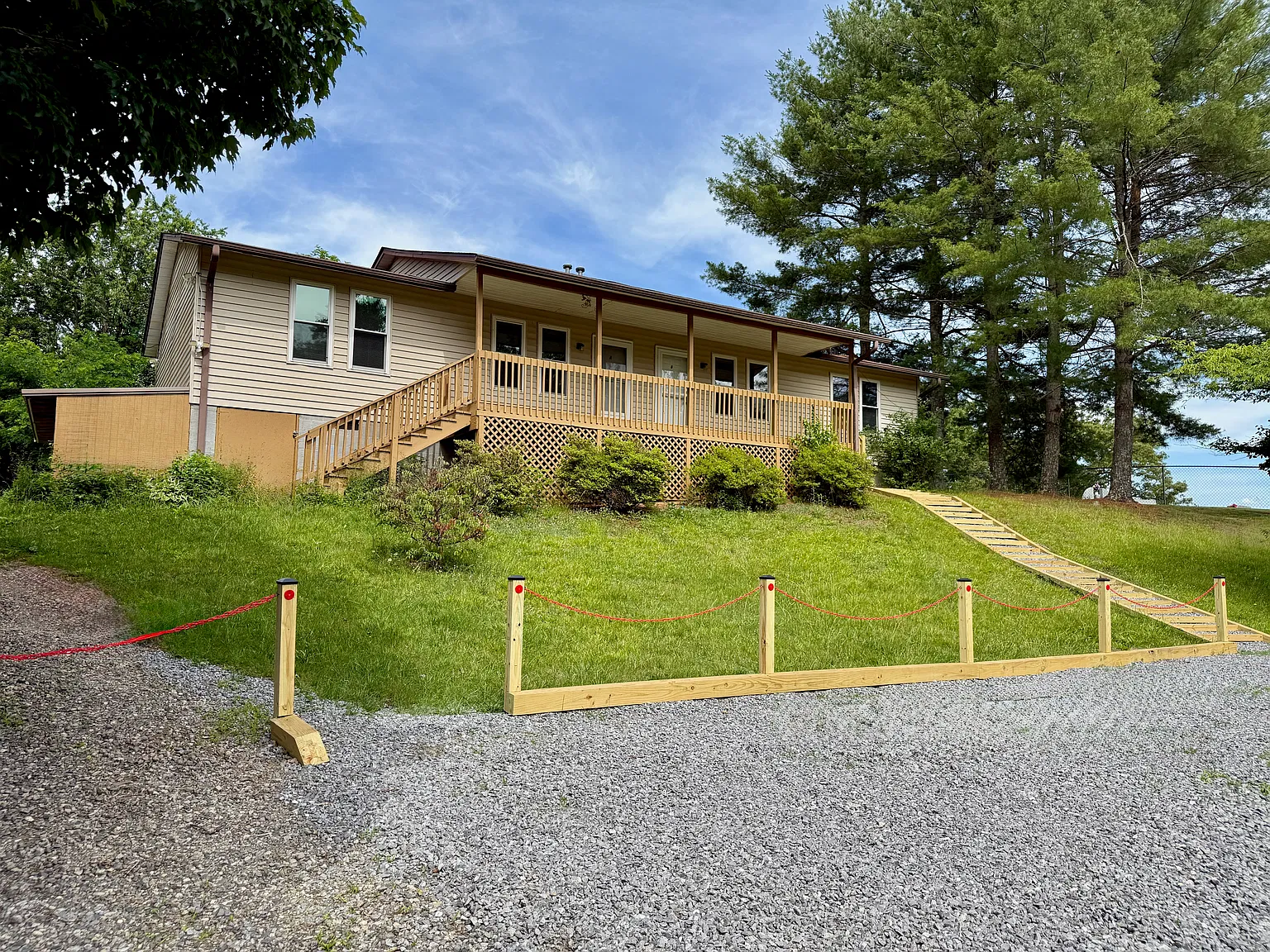 2 bed, 800 sqft, $1,600 — Photo 1
