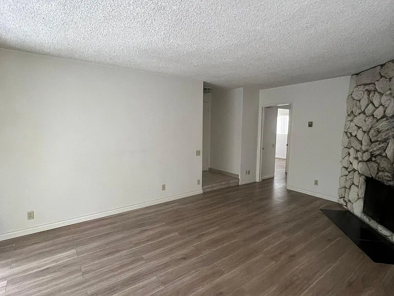 1275 Barry Ave #3 — Photo 6