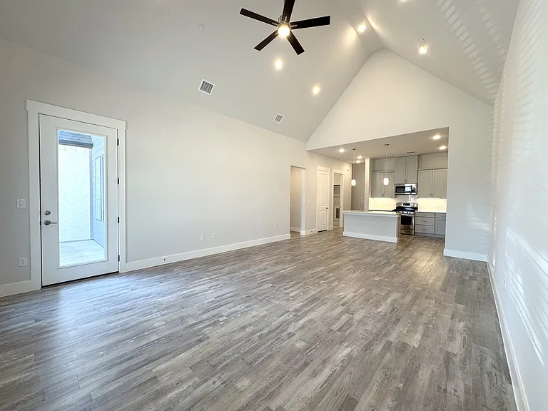 3200 N Collins St — Photo 4