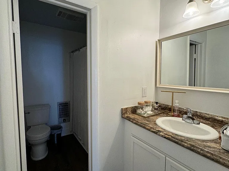 402 Cutler St — Photo 11
