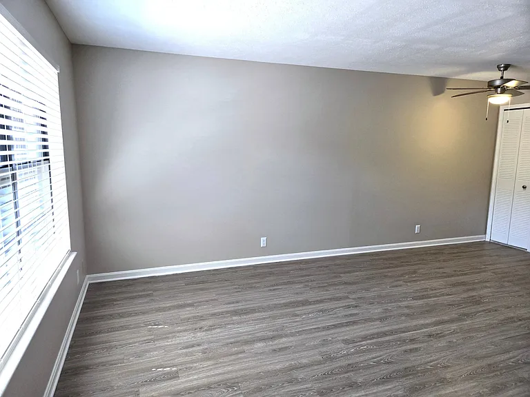 Breckinridge Park Apartments — Photo 10