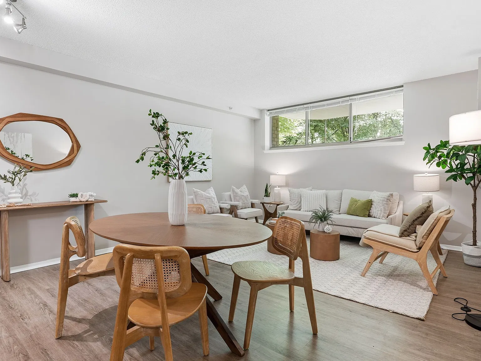 2 bed, 1052 sqft, $2,500 — Photo 4
