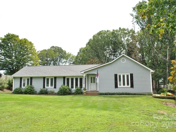 231 Kimberly Ann Dr, Hendersonville, NC 28792