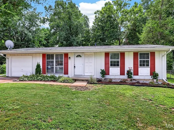1110 Burgundy Ln, Ballwin, MO 63011