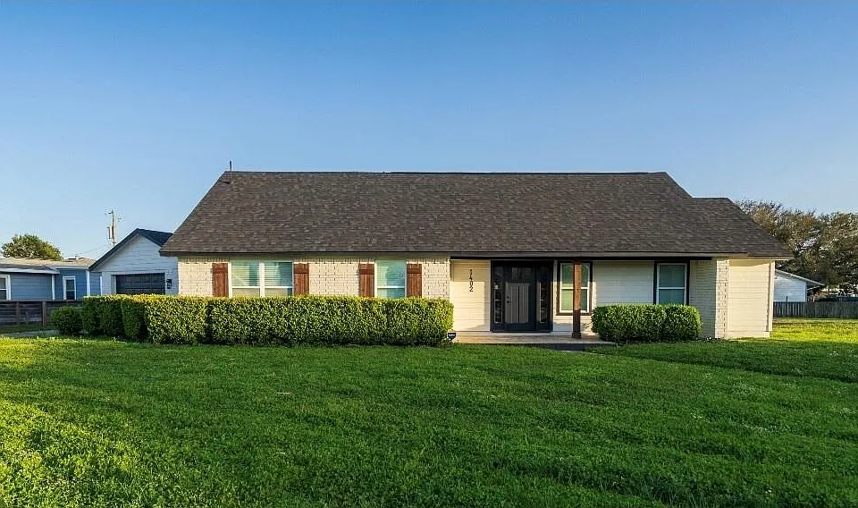 1402 Bayou Shore Dr