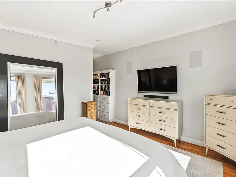 1224 R St NW — Photo 25