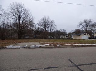 1335 E Broad St #13, Beloit, WI 53511