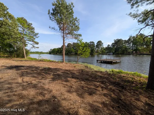 1677 Sampson Acres Drive, Clinton, NC 28328