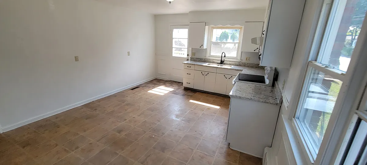 Building Photo - 80 Rockaway Ave #1