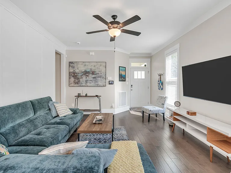 510 Eugene St — Photo 22