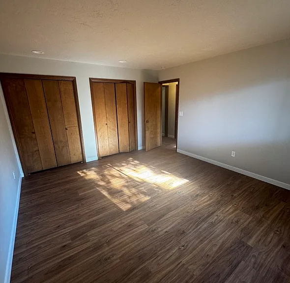Larger bedroom (14.5x12.5feet) with double closets