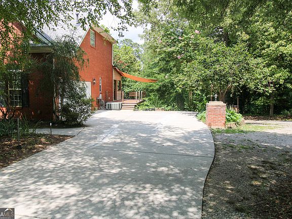 3rd image of 12216 Edgewater Dr