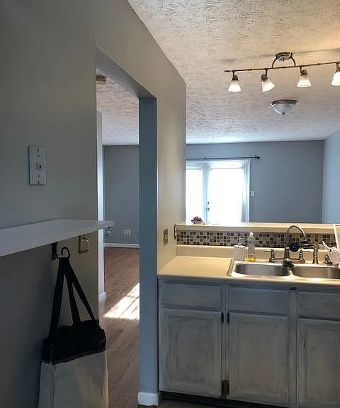 641 Shadywood Ln — Photo 6