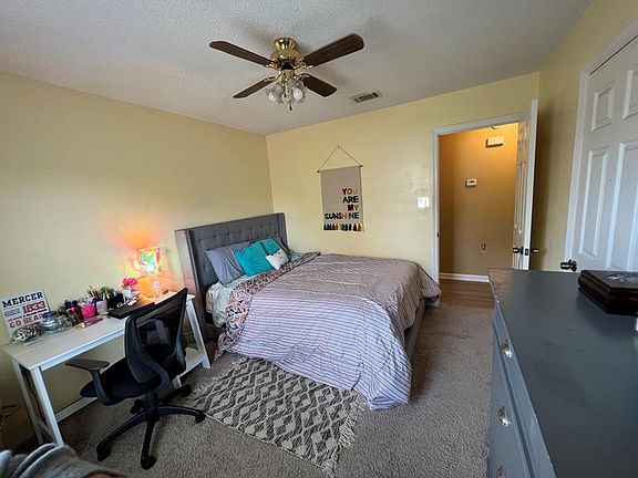 5th image of 3802 Robin Ln