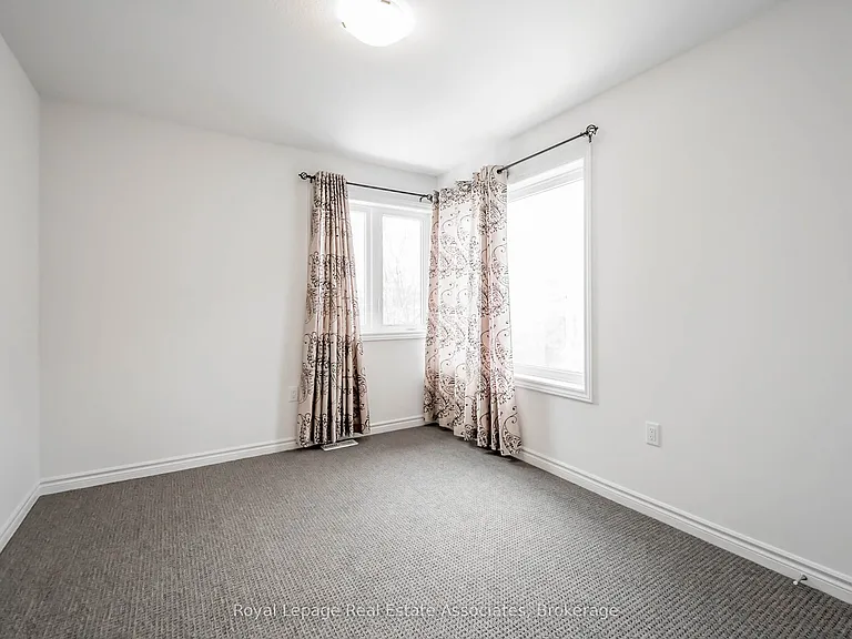 3981 Crown St — Photo 26