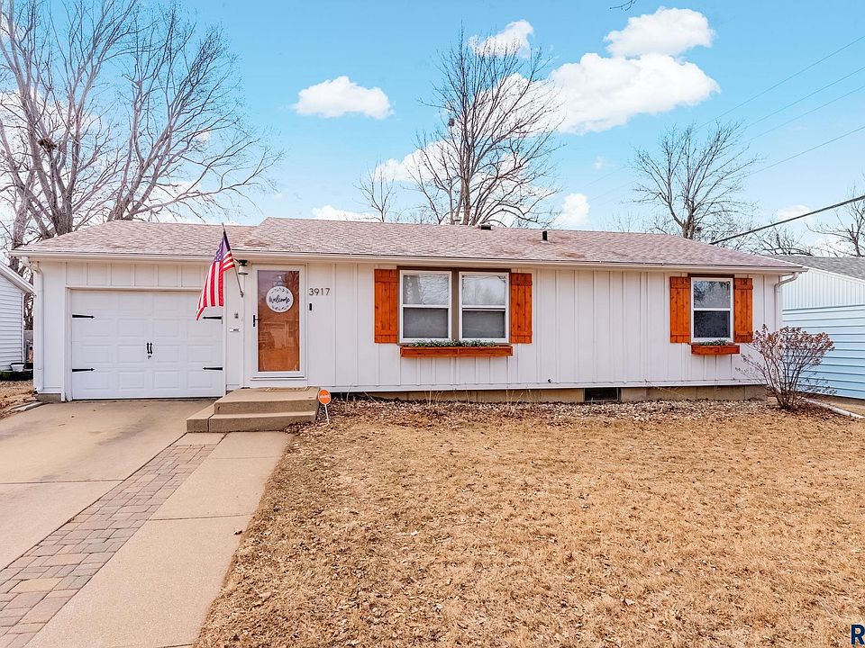 1st image of 3917 E Claudette Dr