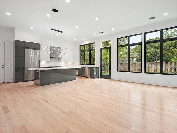 Rear glass wall pulls the yard into the cook zone