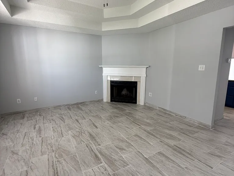 213 Kentshire Ln — Photo 2