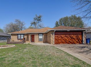 1052 Matthew St, Burleson, TX 76028