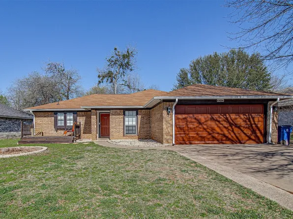 1052 Matthew St, Burleson, TX 76028