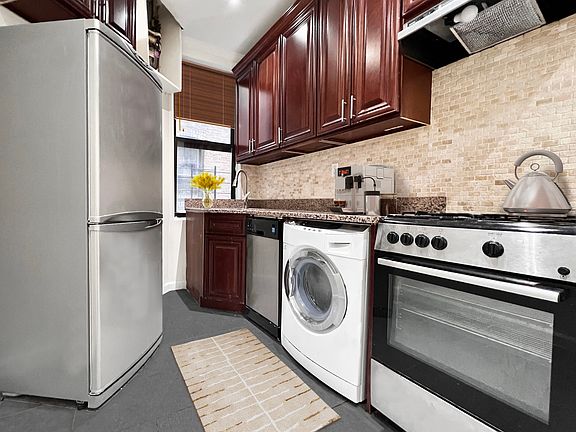 5th image of 212 W 109th St APT 5B