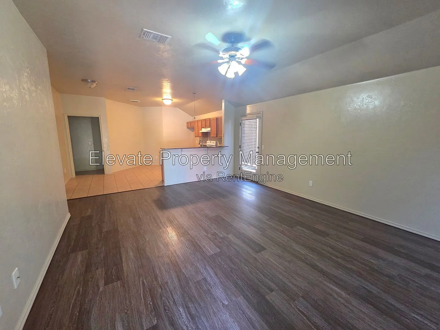 3 bed, 2.0 bath, 1296 sqft, $1,395 — Photo 2