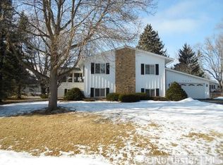 9824 Upton Cir, Bloomington, MN 55431