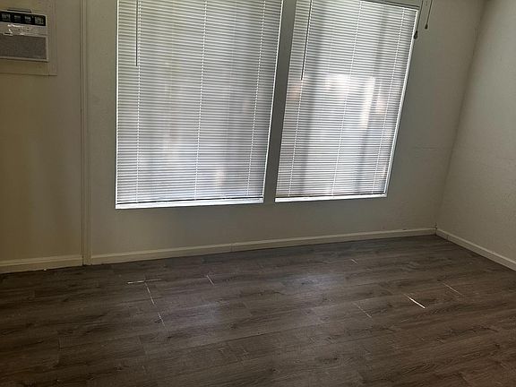 4th image of 2320 Moulder Dr