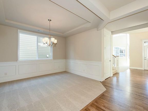 4th image of 898 212th Pl NE