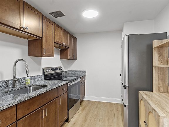 3rd image of 80 Main St APT 4