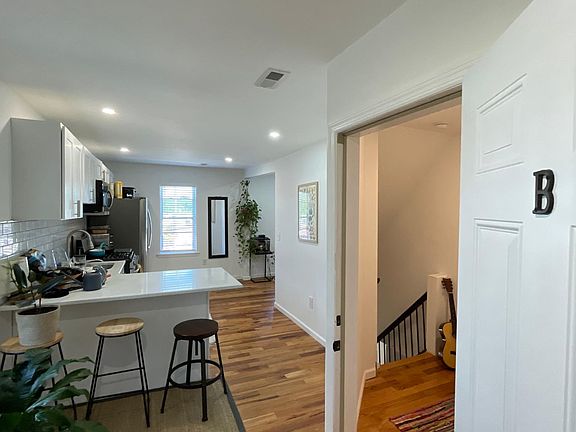 2nd image of 308 Barrington Ave #B