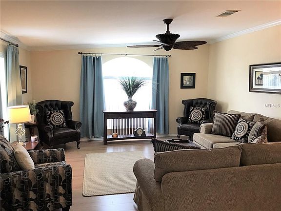 4th image of 520 Iris Dr