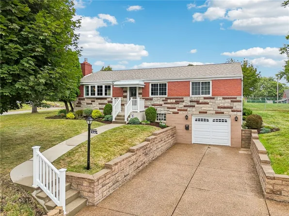 5163 Caste Dr, Pittsburgh, PA 15236