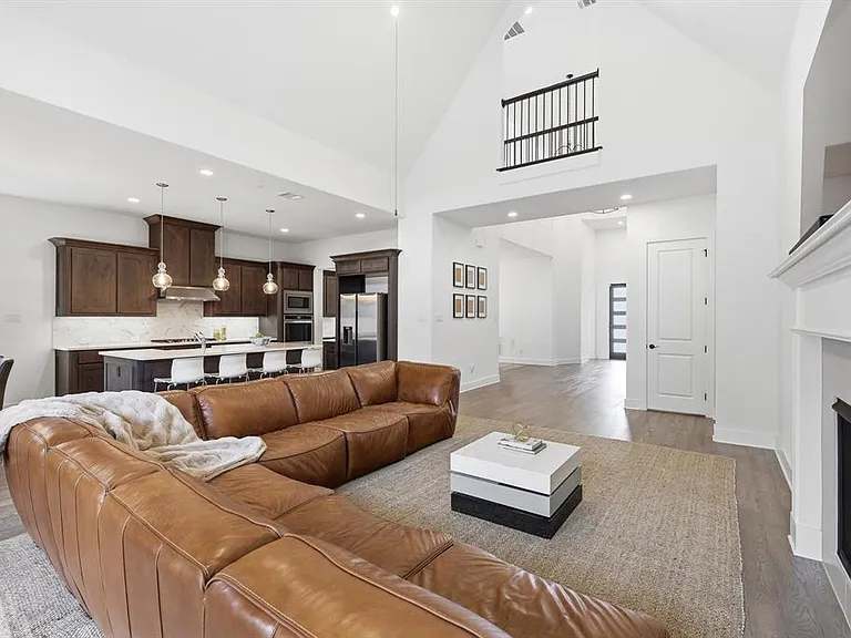 2020 Grey Bark St — Photo 17