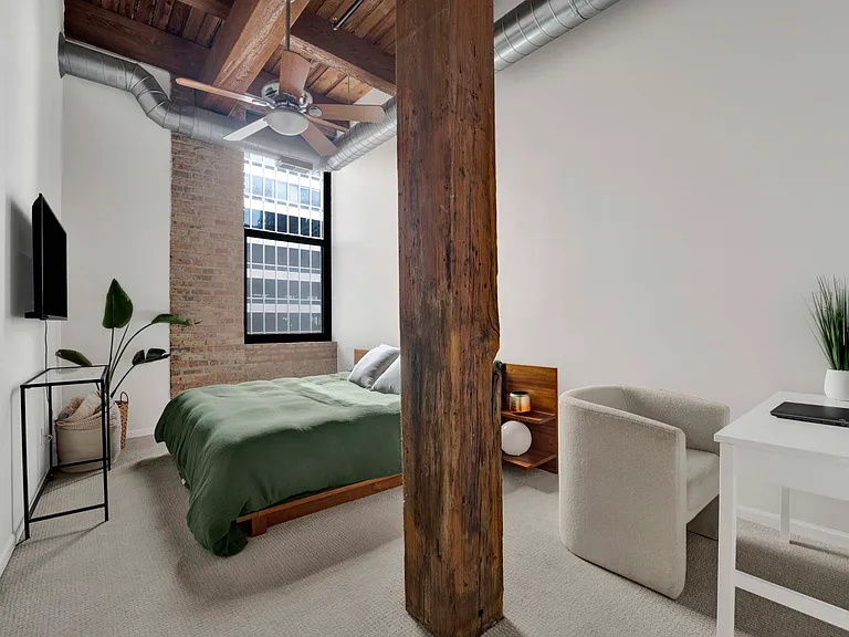 525 W Superior St #322 — Photo 18